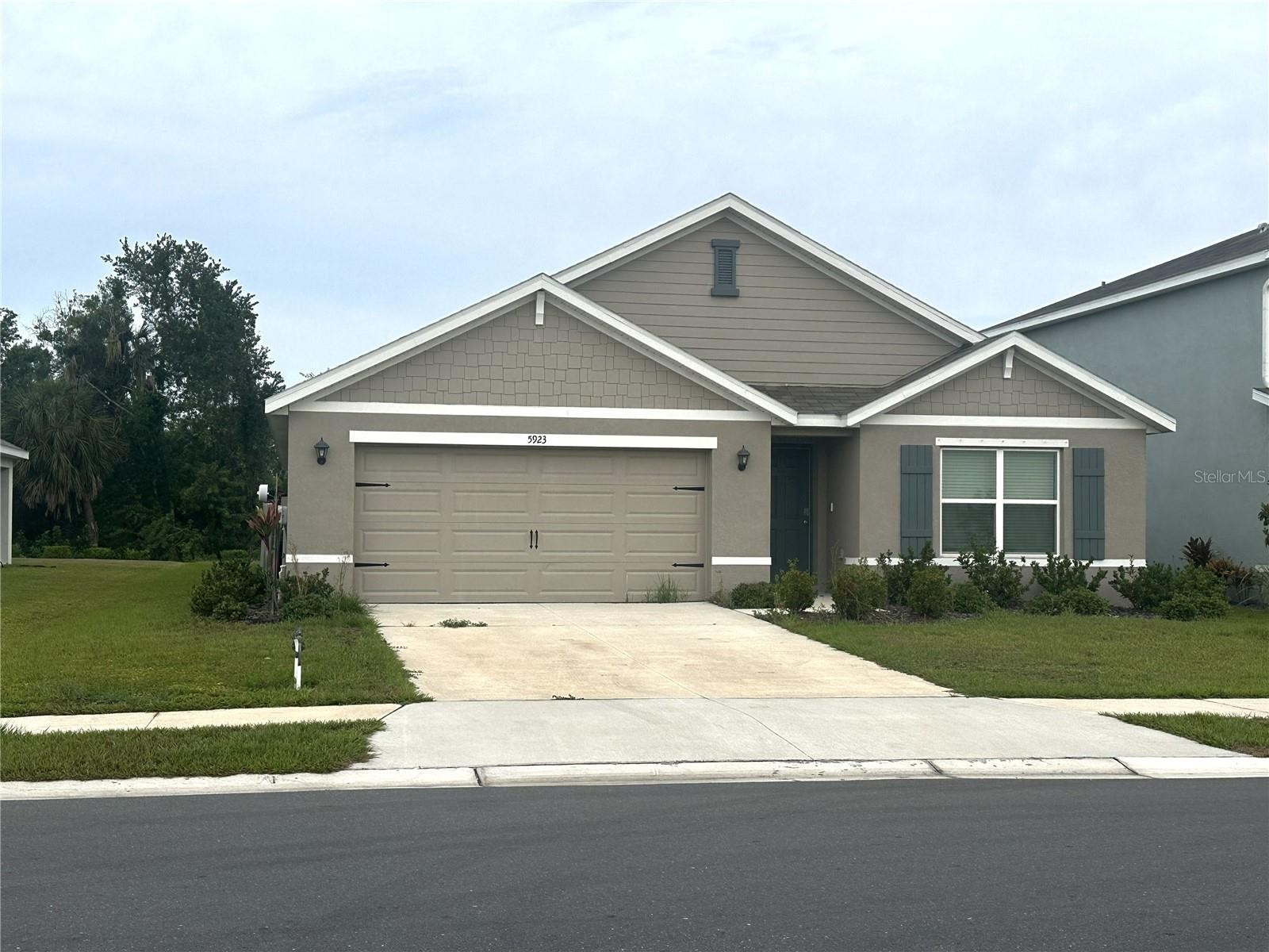 5923 FLAGSTONE TRL