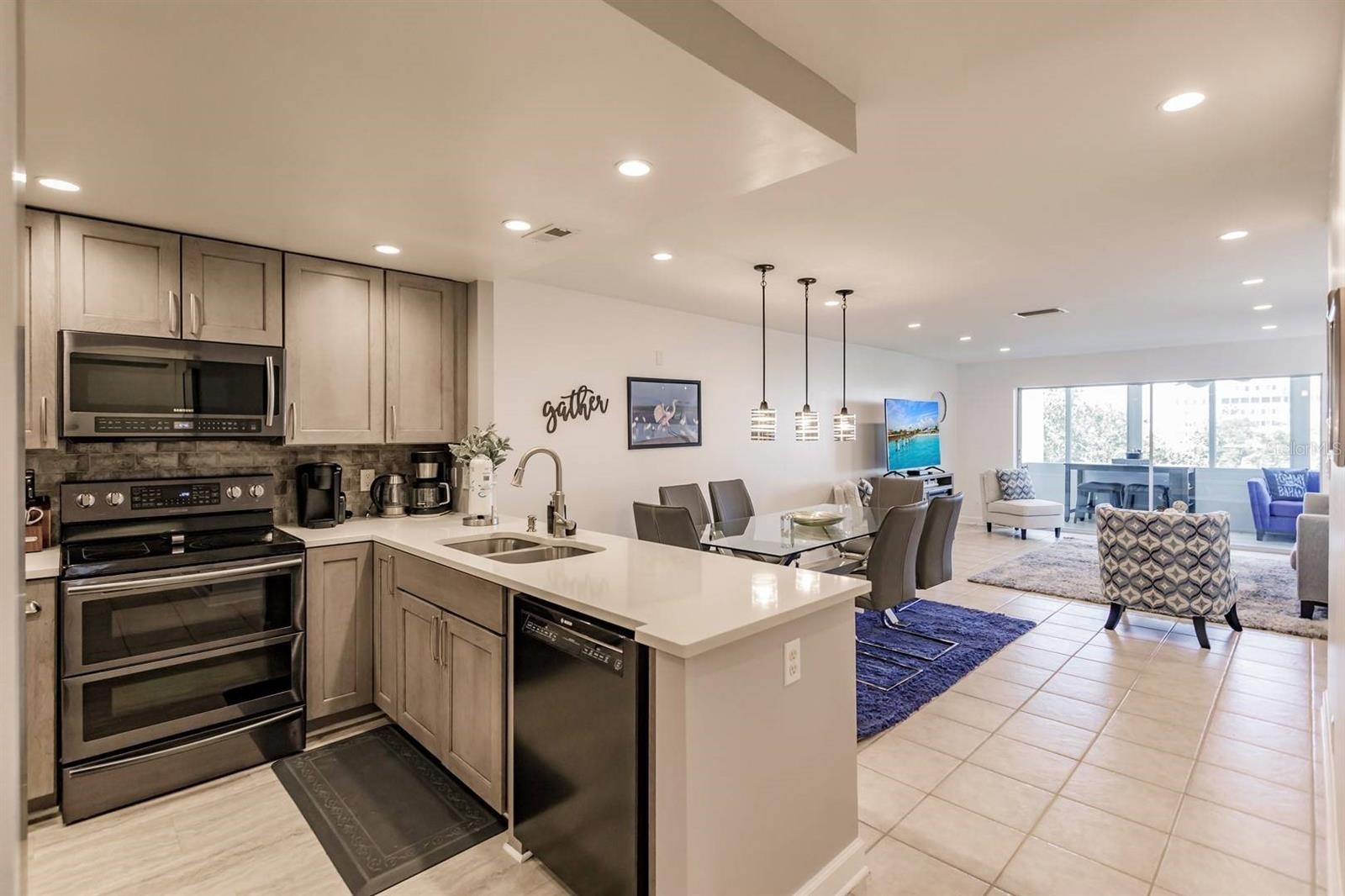 1255 E PEPPERTREE DR #403