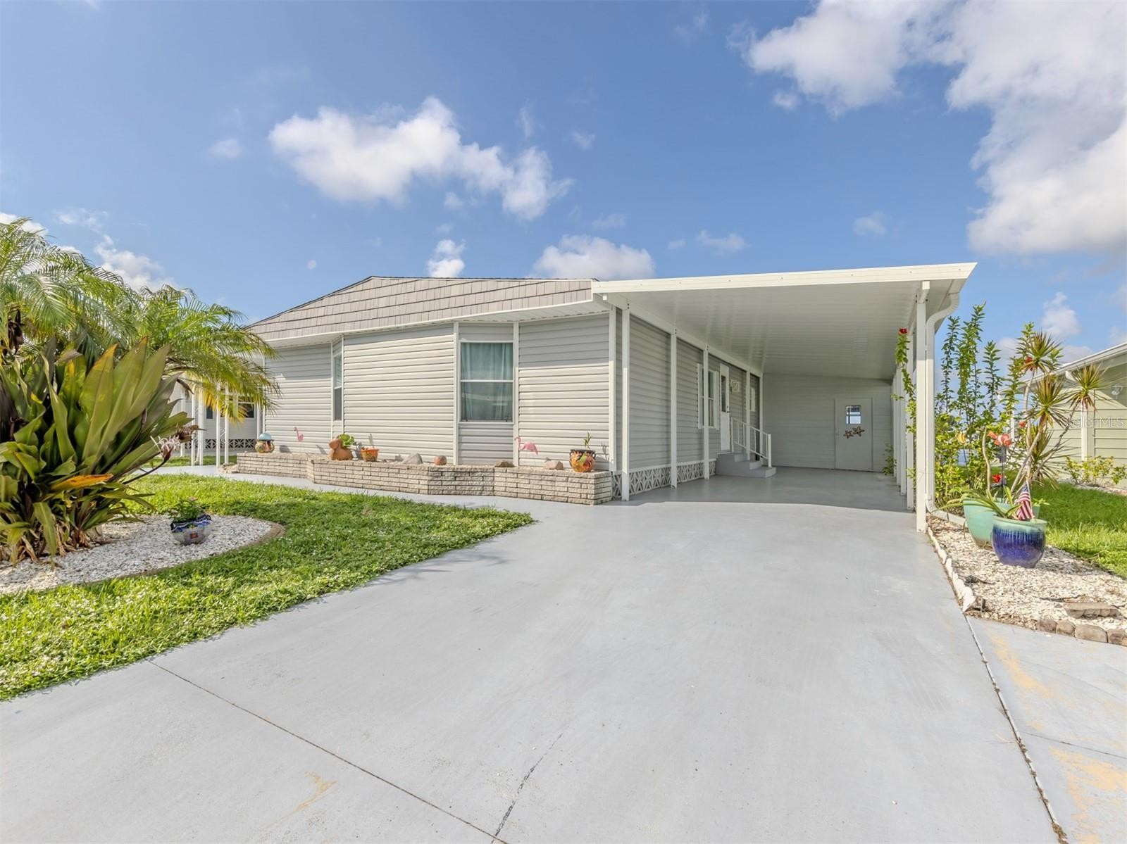 97 LAKEVIEW DR