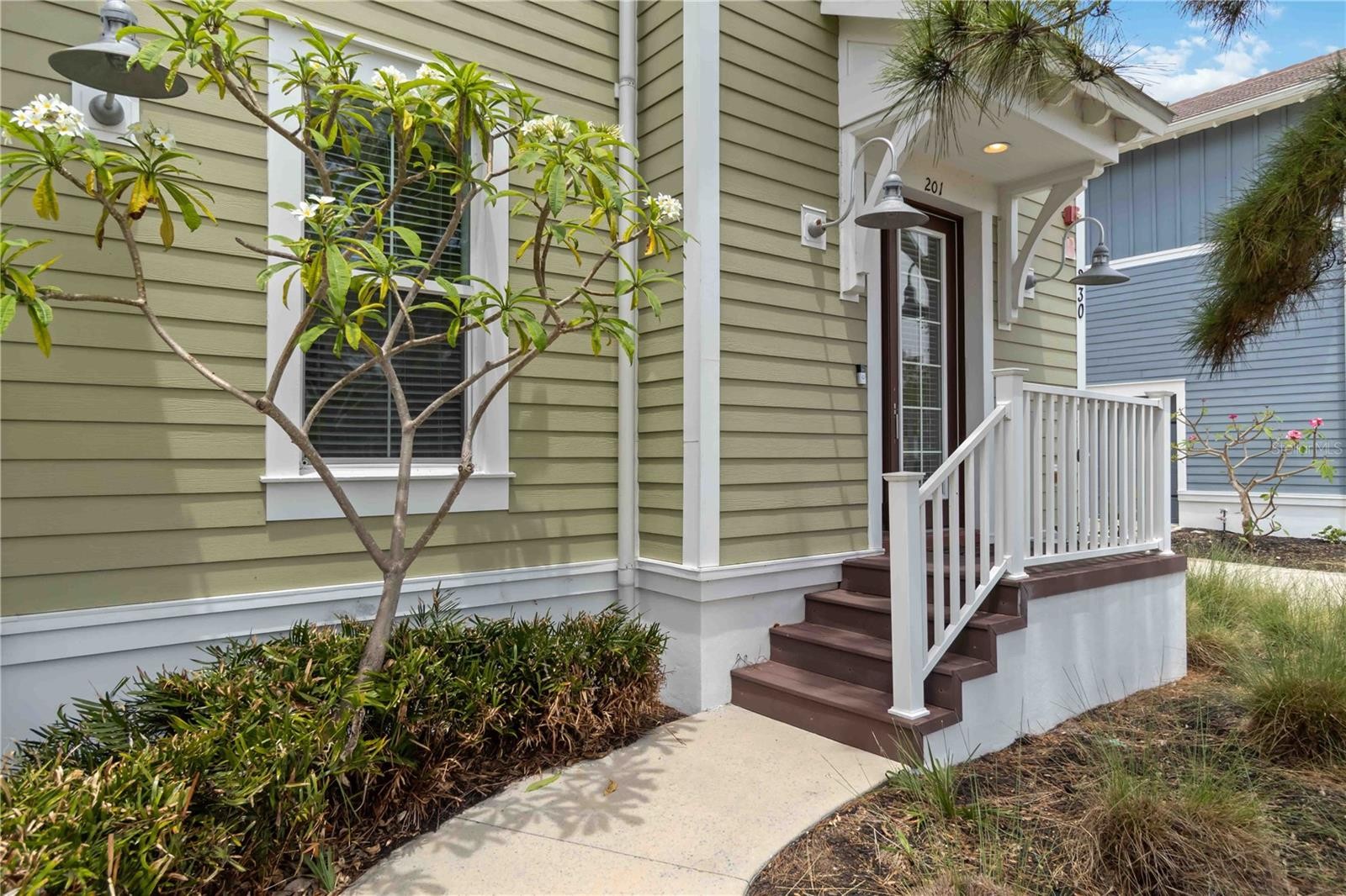 230 SAPPHIRE LAKE DR #201