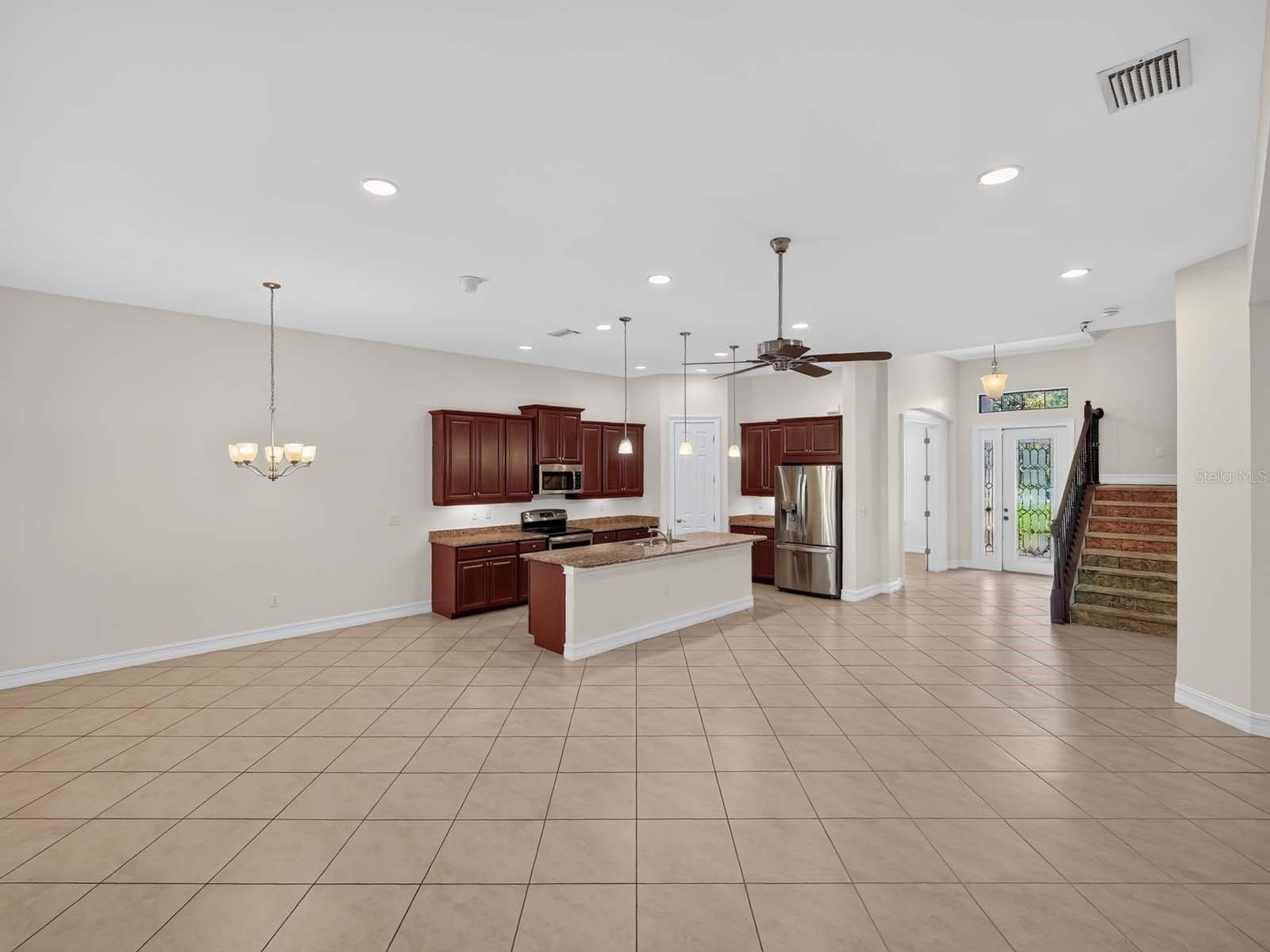 1093 BLUFFWOOD DR