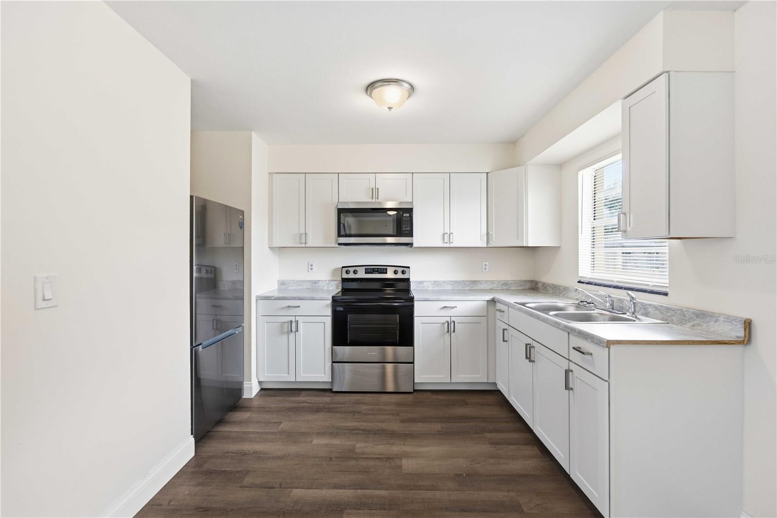 3012 CLAY CIR