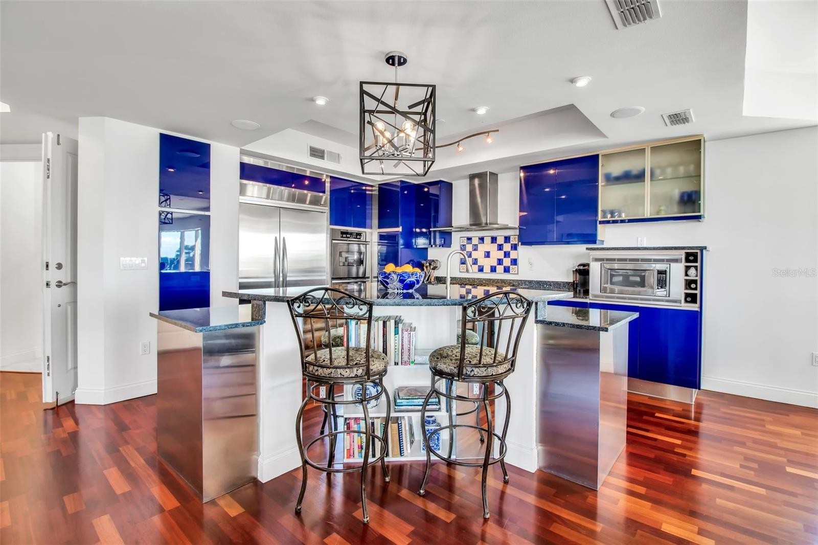 128 GOLDEN GATE PT #301B