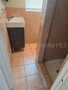 1900 BAYSHORE RD #C