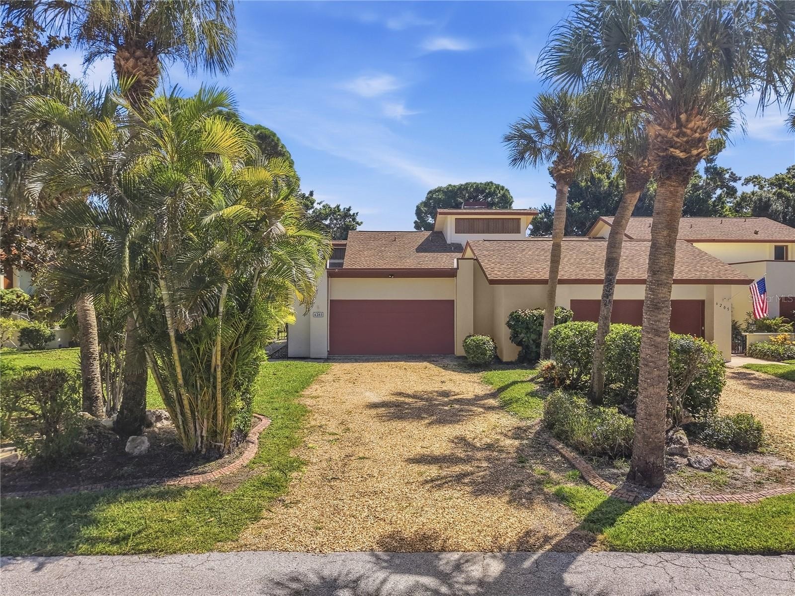 6203 COURTSIDE DR #21
