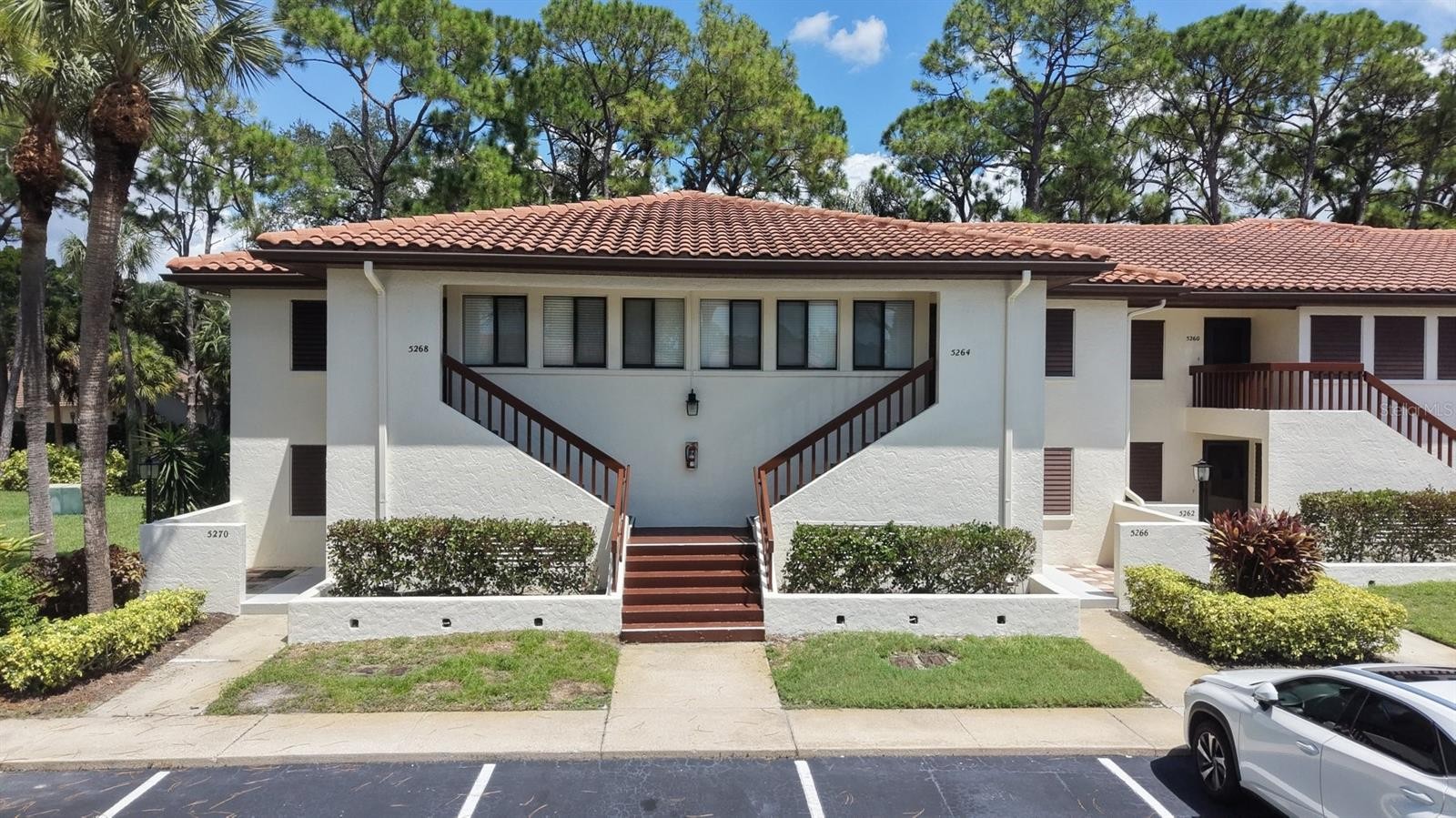 5264 LAKE VILLAGE DR #48
