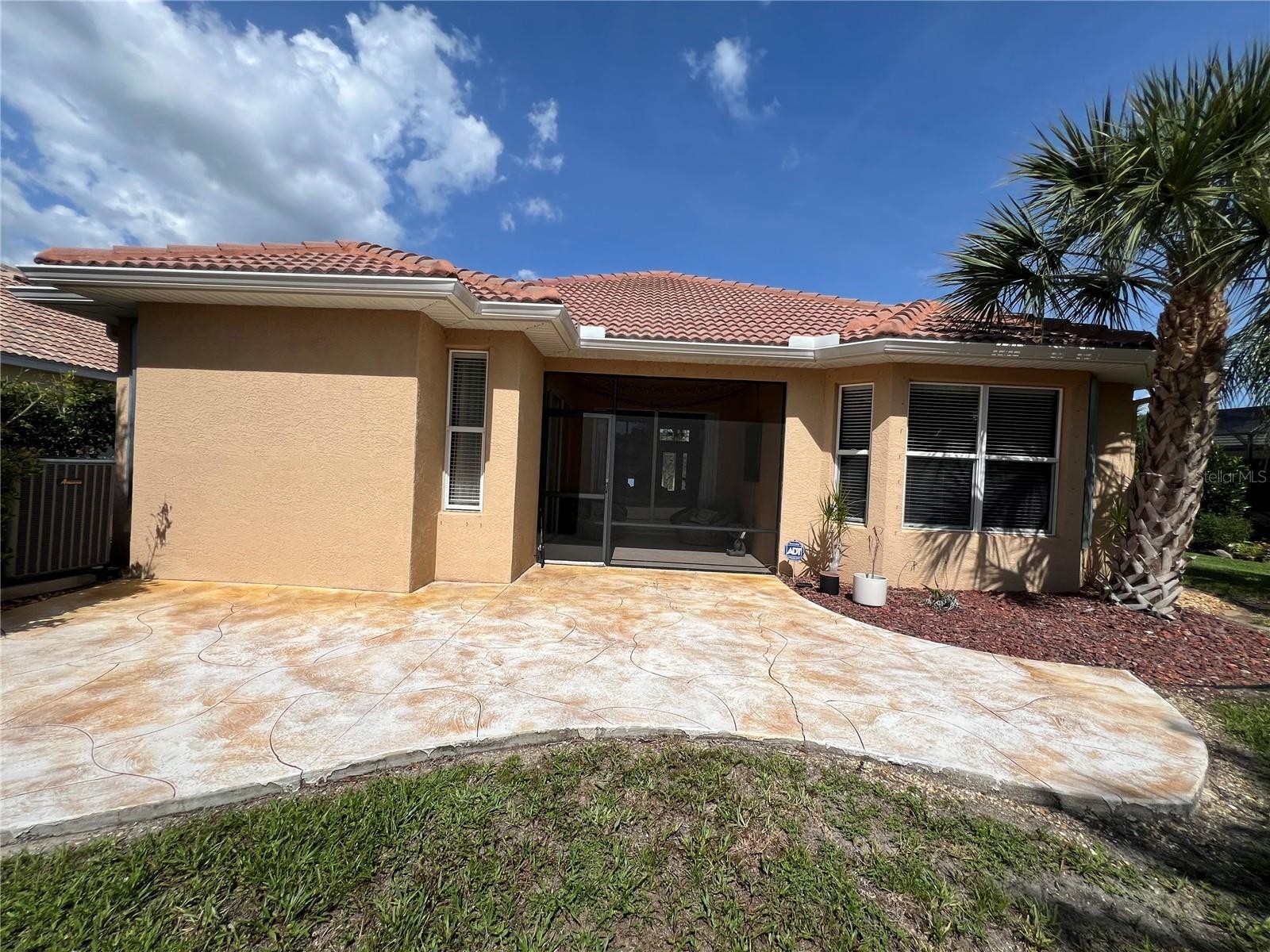 2344 CARAWAY DR