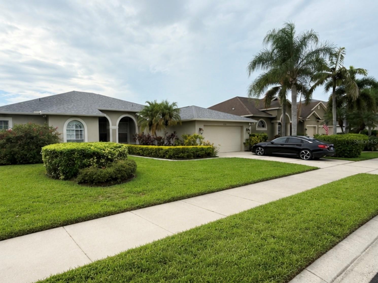 4910 FLAGSTONE DR