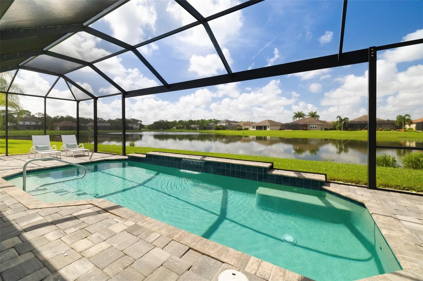332 CHANTILLY TRL