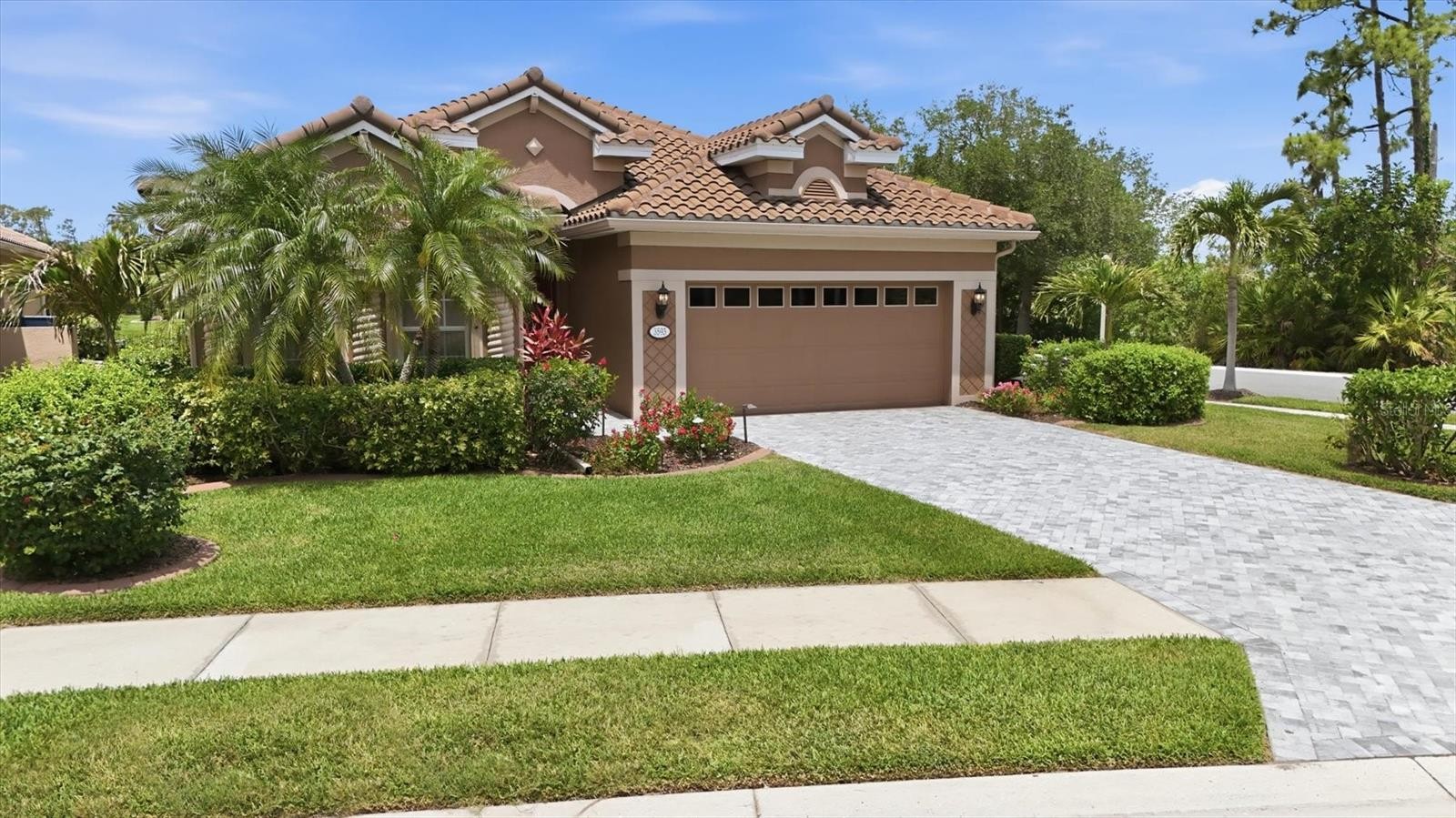 3593 WHISPERING OAKS DR