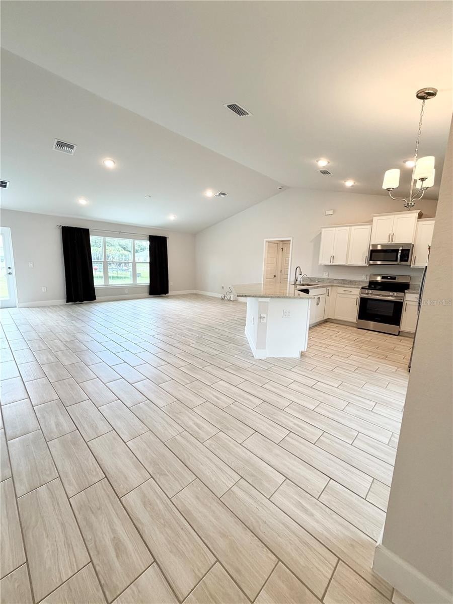 4865 MANILA AVE