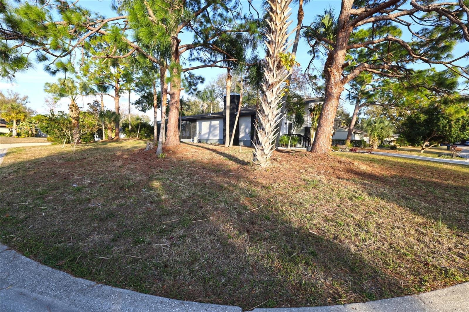 5667 CREEKWOOD DR