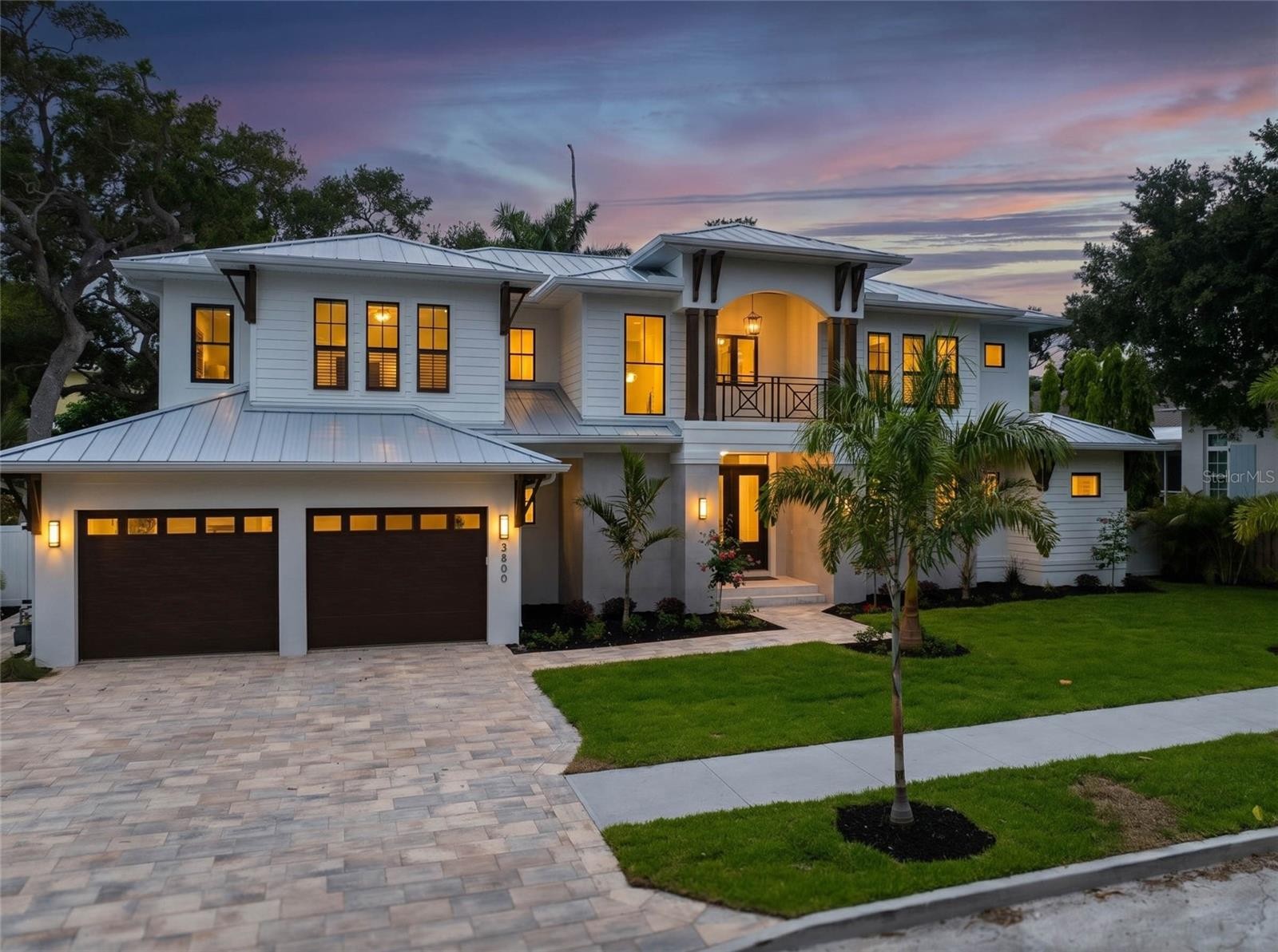 3800 FLORES AVE