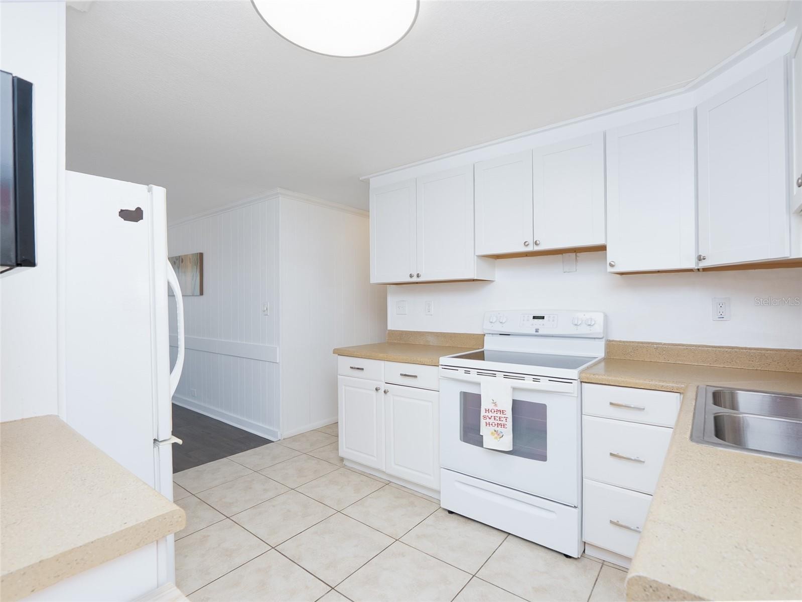 610 DELPHINIUM DR