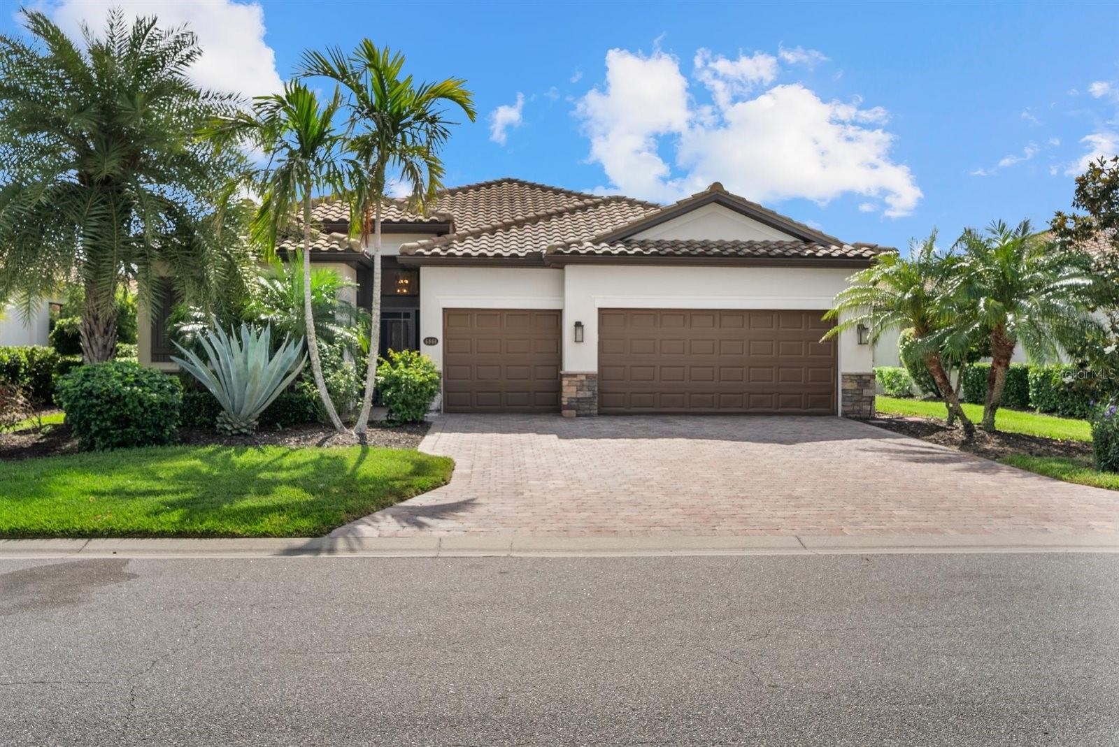 6860 WILD LAKE TER