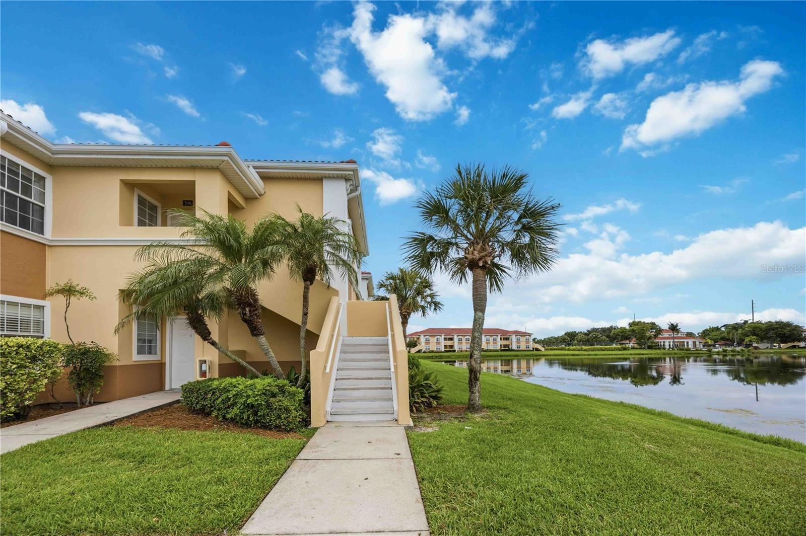 1025 VILLAGIO CIR #208