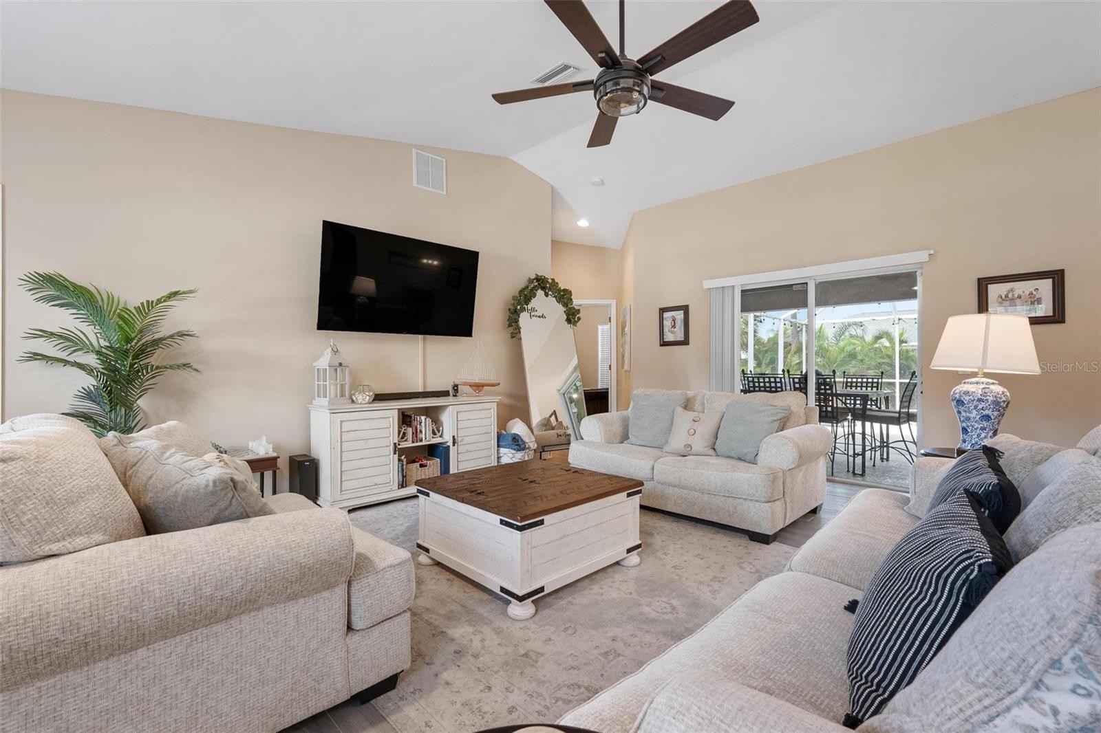1683 S SAN MATEO DR