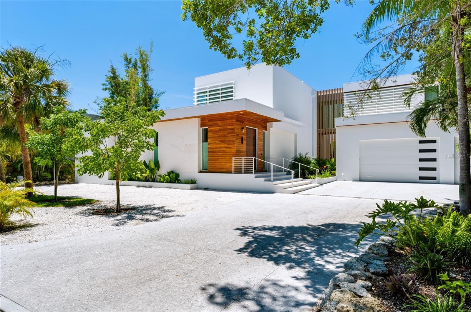 1355 ROBERTS BAY LN