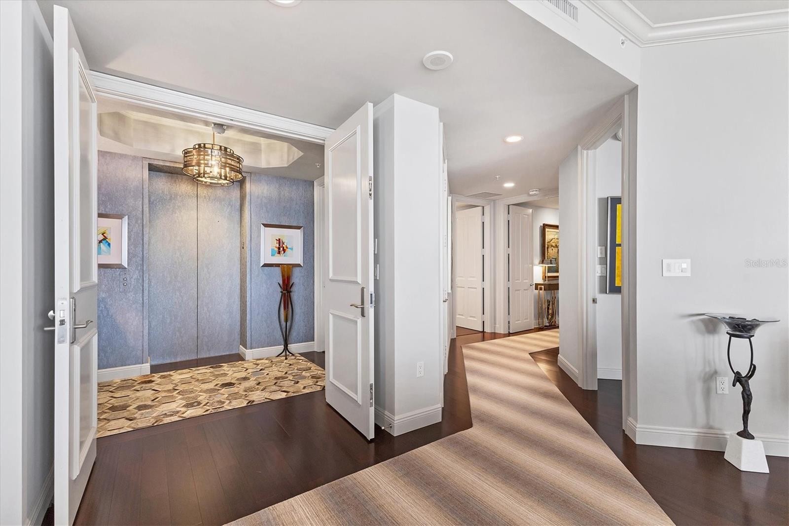 35 WATERGATE DR #1203