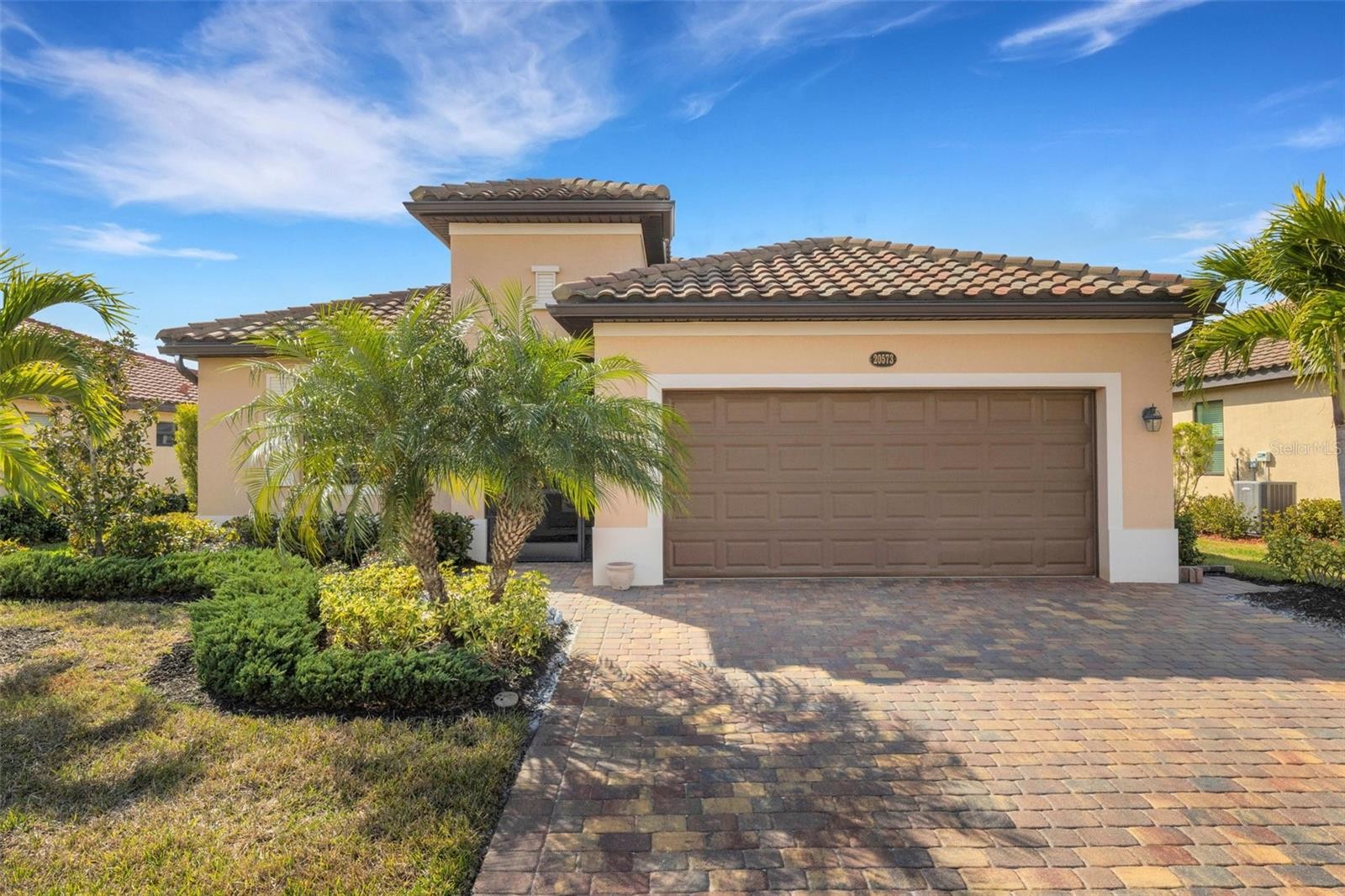 20573 TRATTORIA LOOP