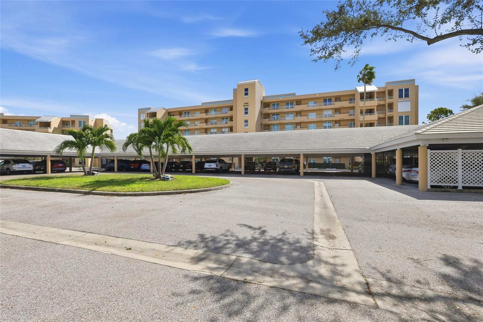 3740 PINEBROOK CIR #104