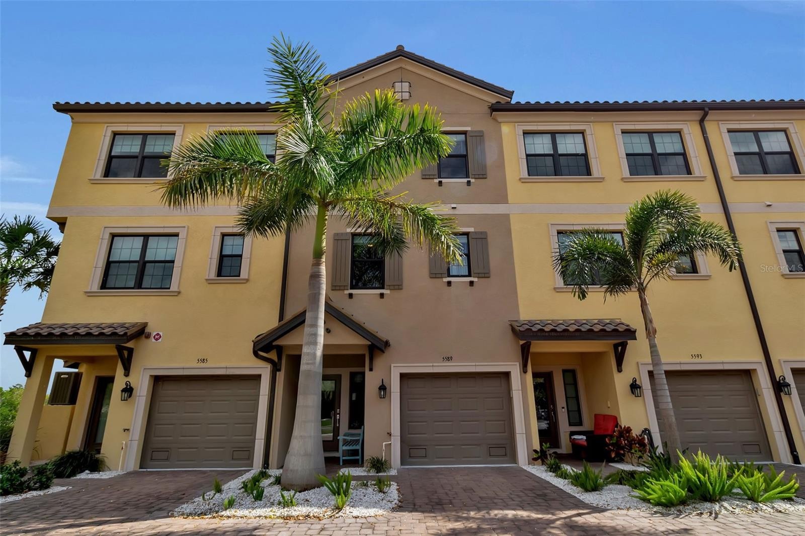 5589 CANNES CIR