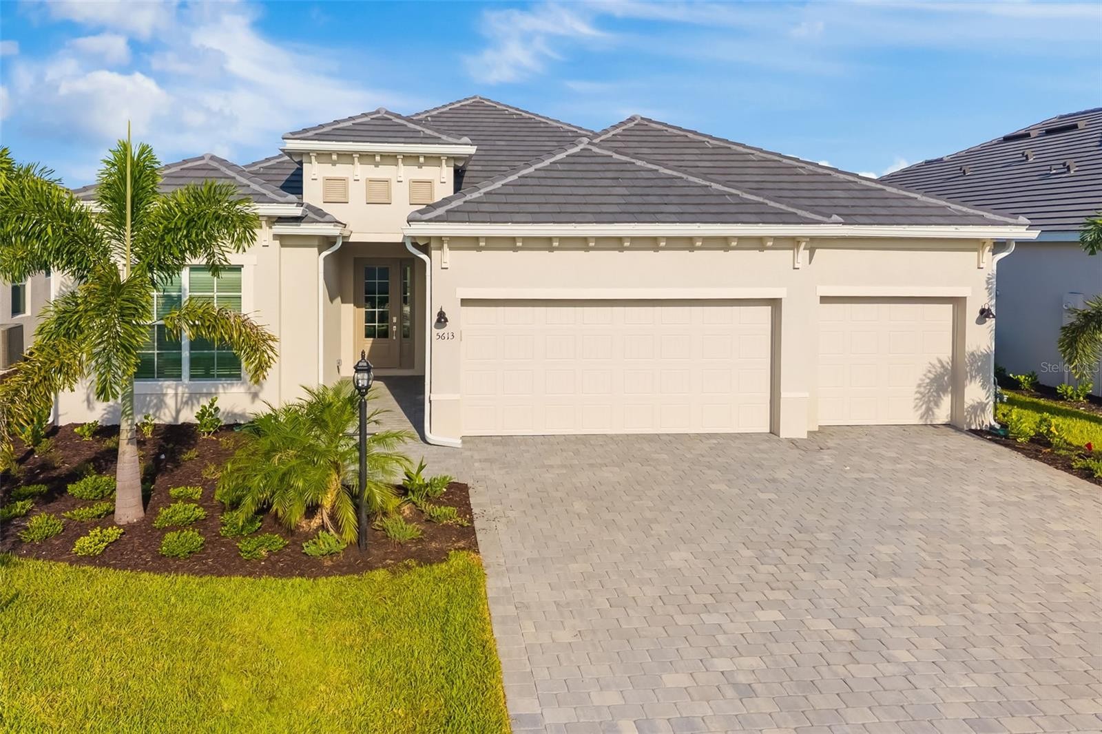 5613 LIGHTNING WHELK LN