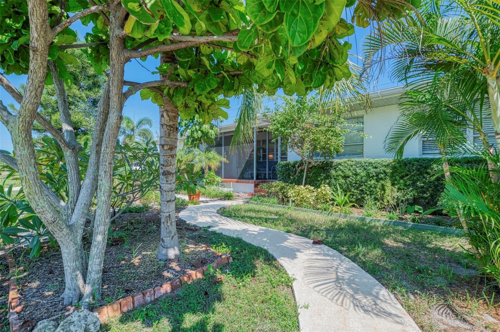211 46TH ST W
