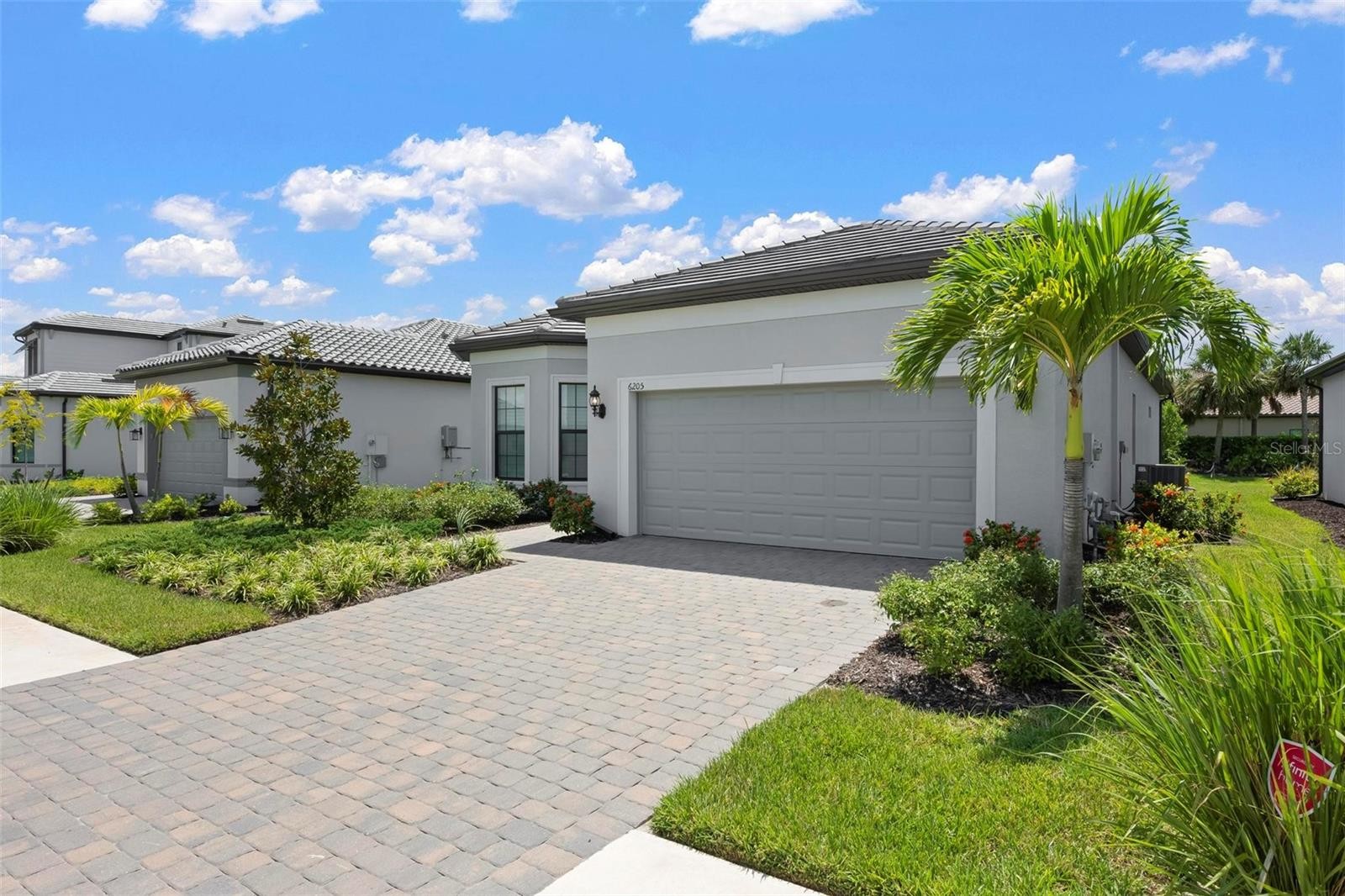 6205 GRANDE TALON LN