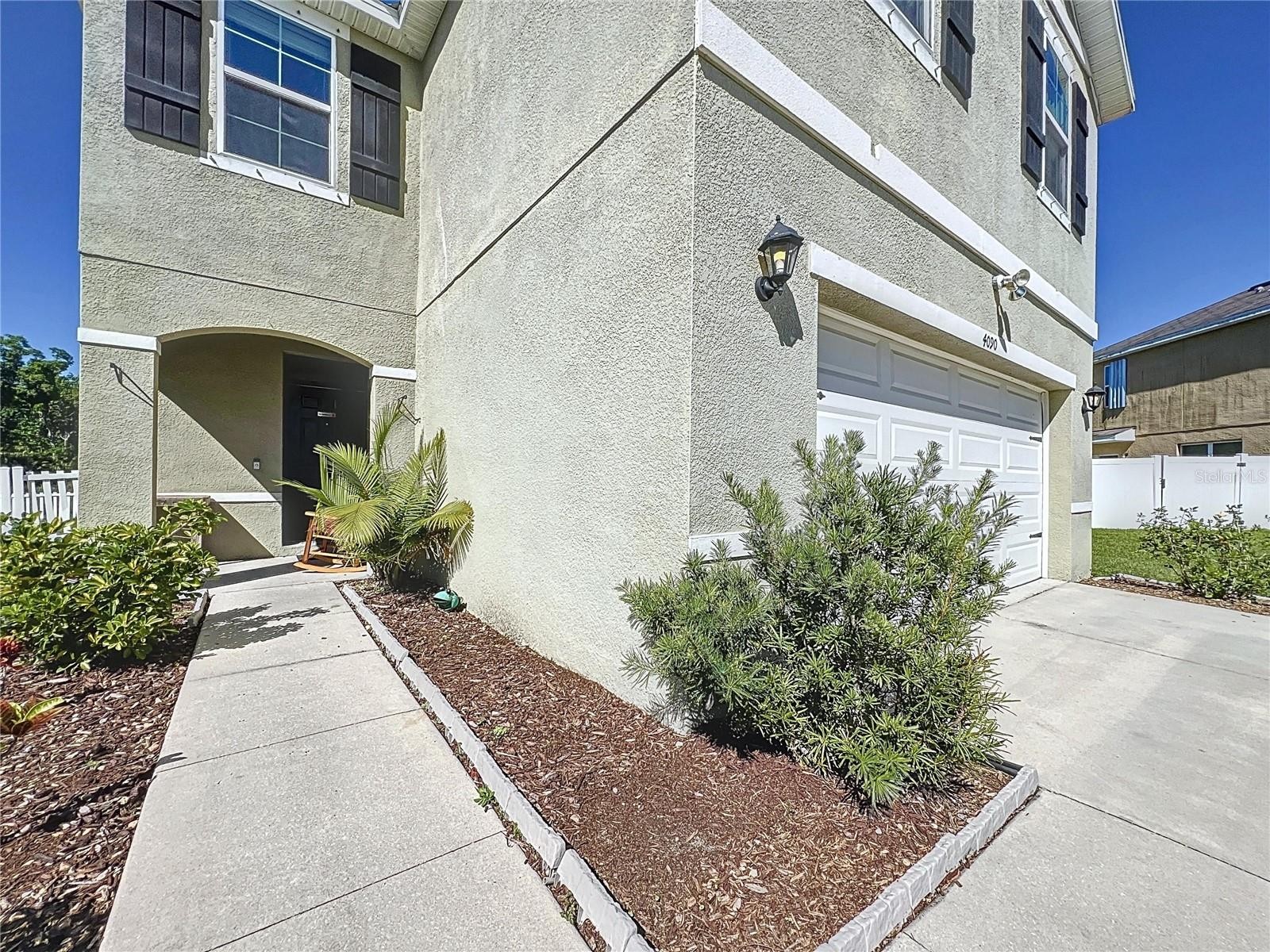 4090 LINDEVER LN