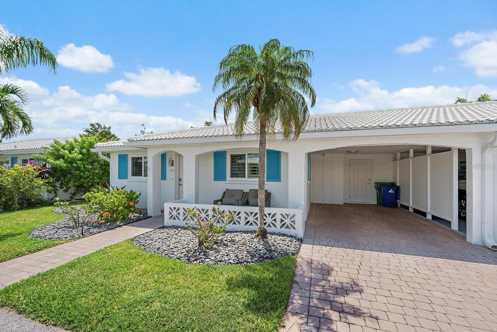 706 SPANISH DR S