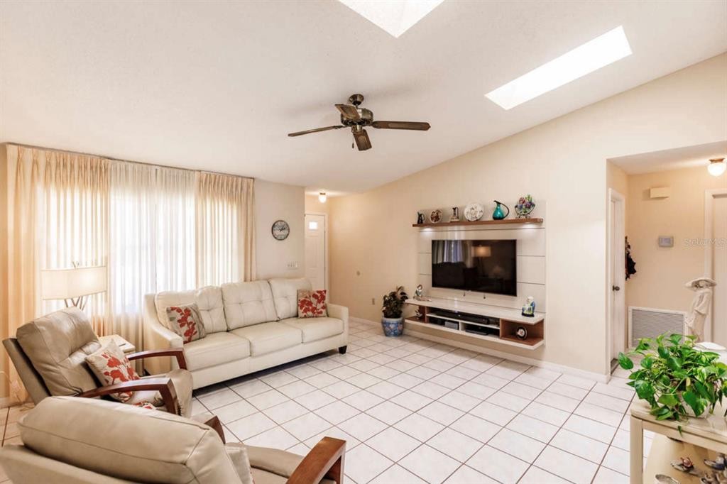 2531 W BURR OAK CT