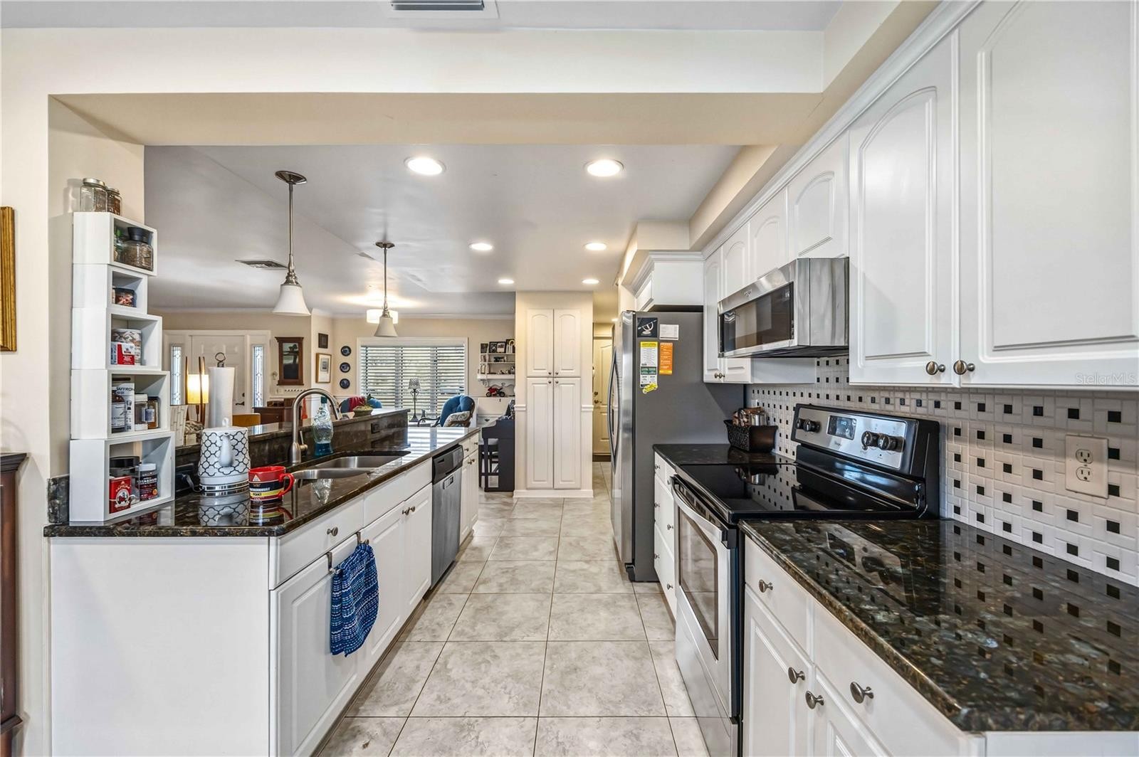 816 S GONDOLA DR