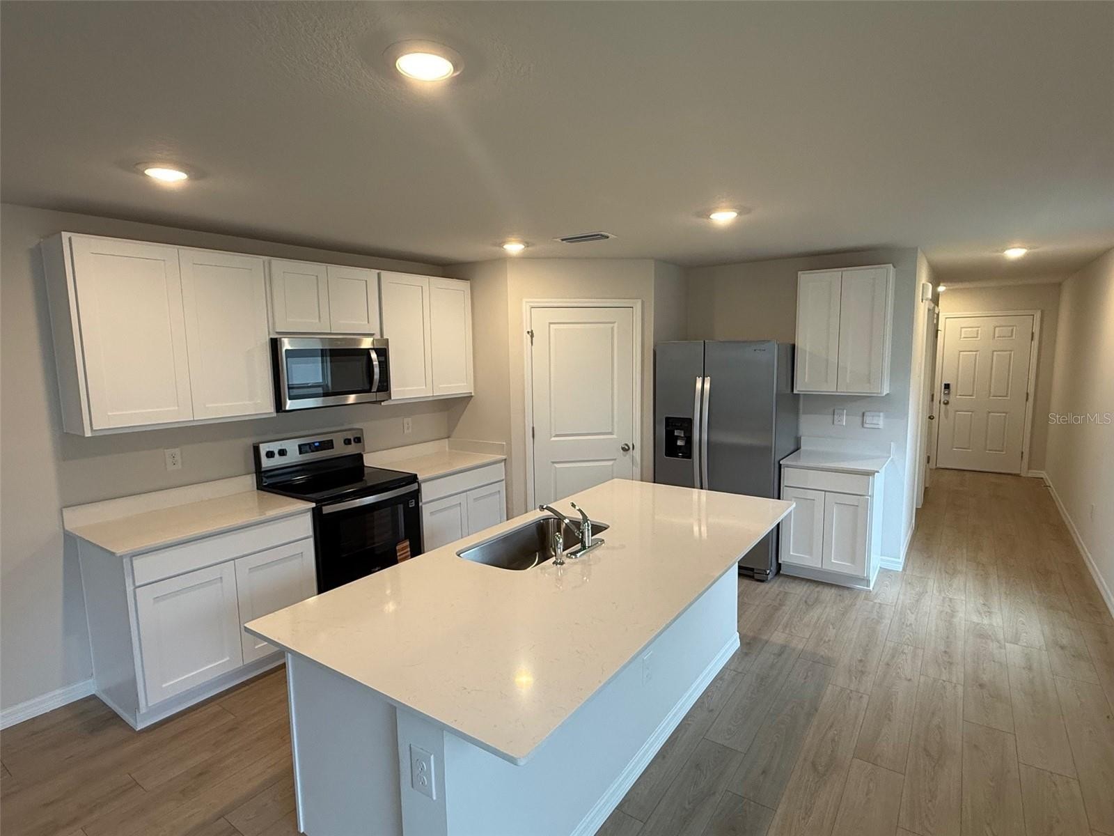 3907 SILVER STRAND TRL