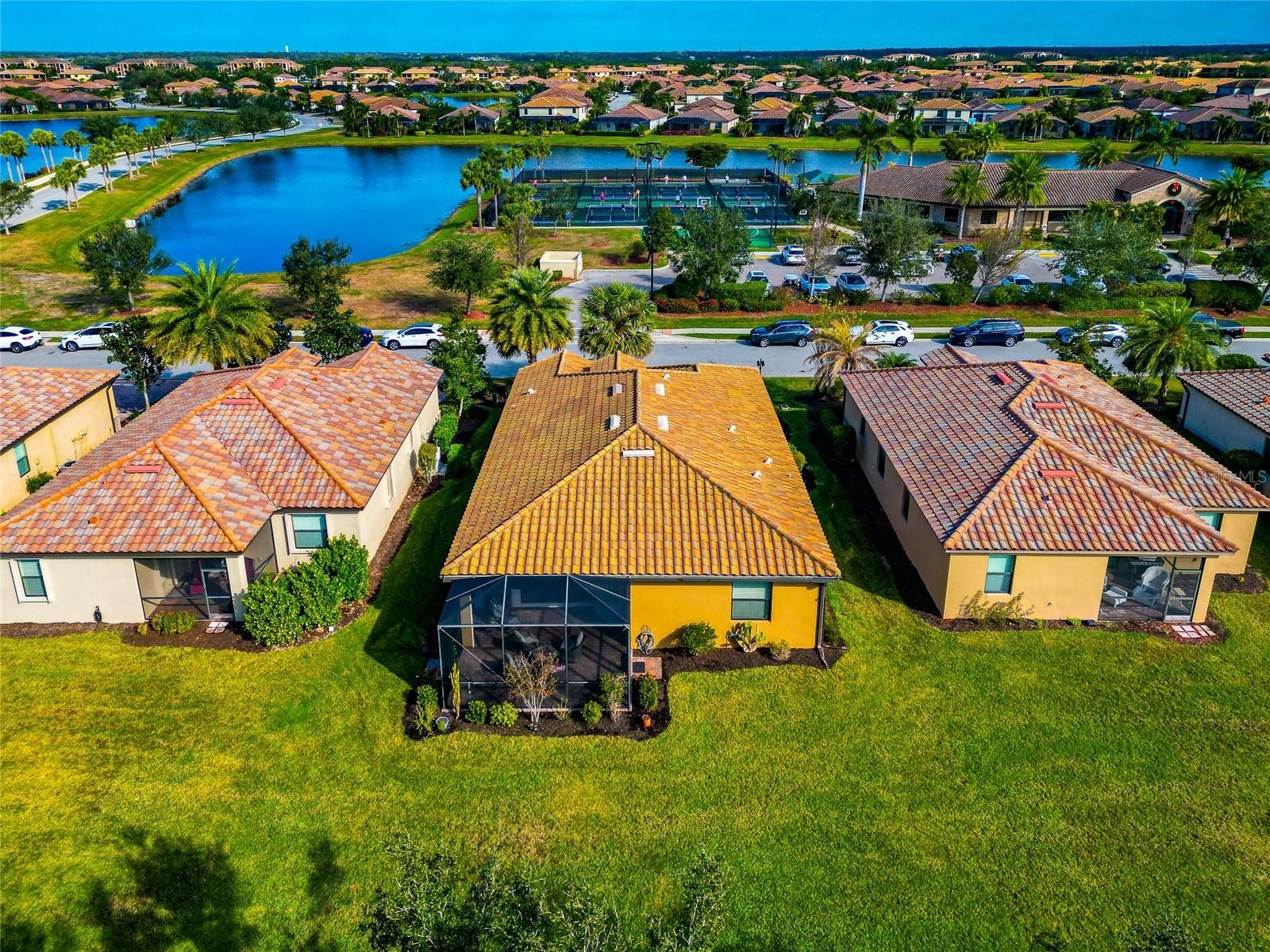 6814 WILLOWSHIRE WAY