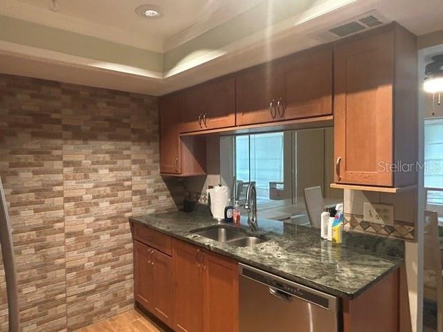7102 W COUNTRY CLUB DR N