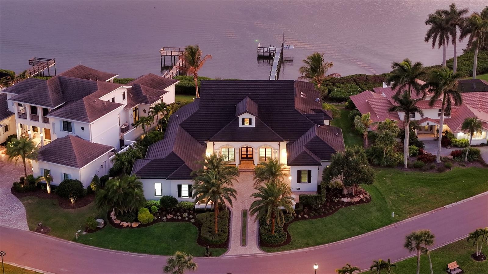 313 LOOKOUT POINT DR