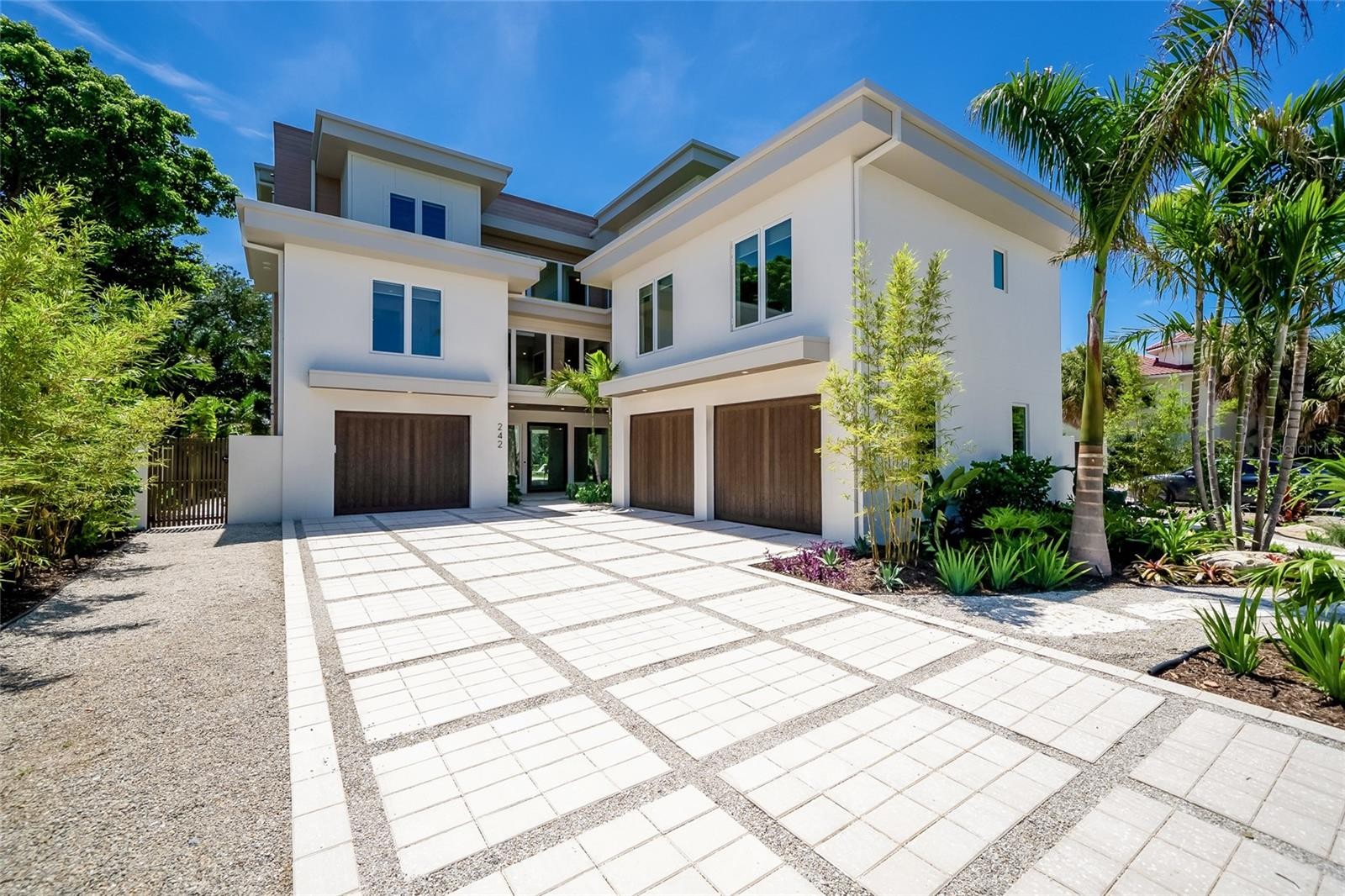 242 LAKEVIEW DR