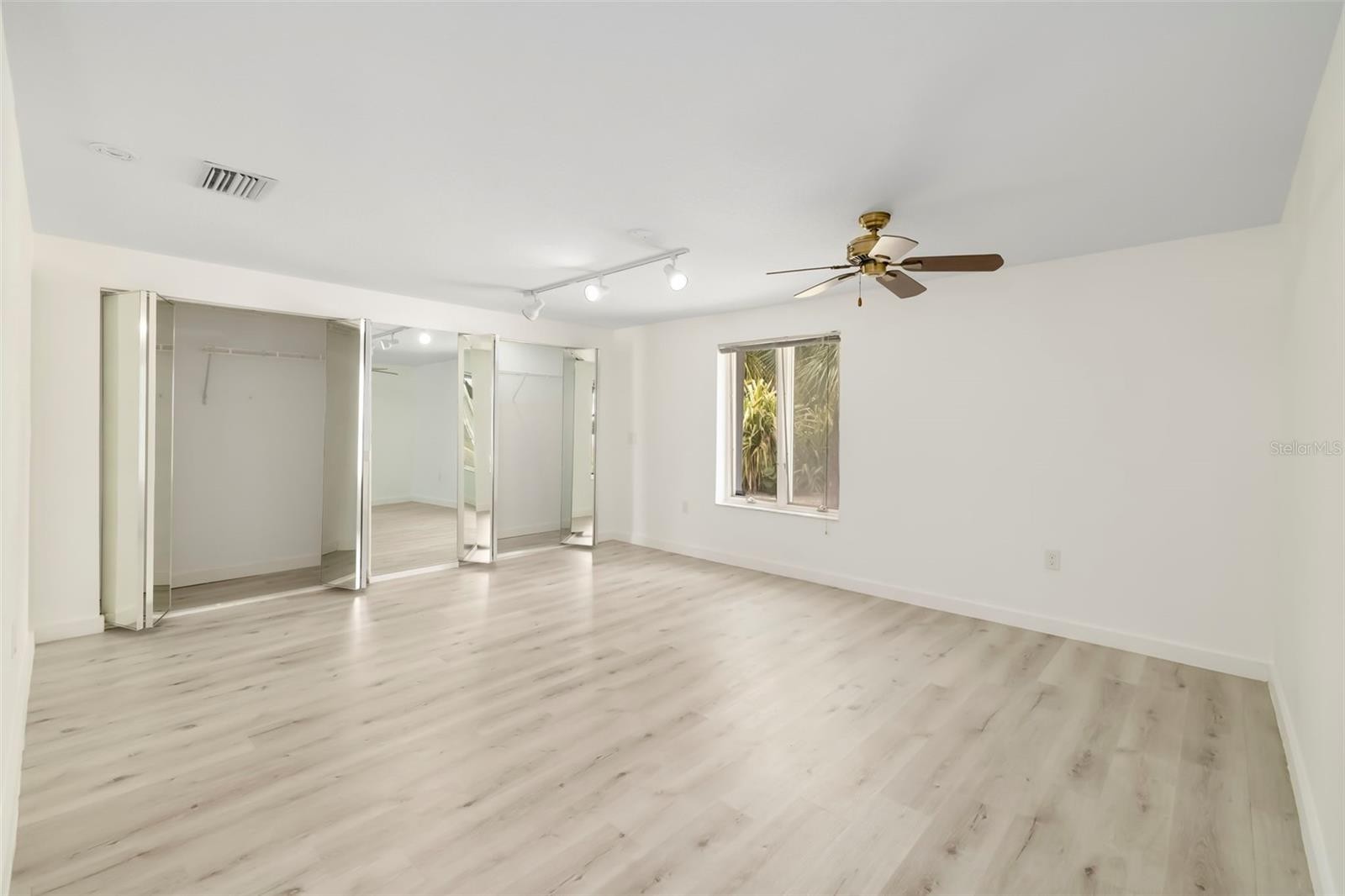 708 GARFIELD DR
