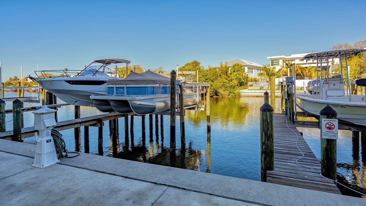 1703 N TAMIAMI TRL #404