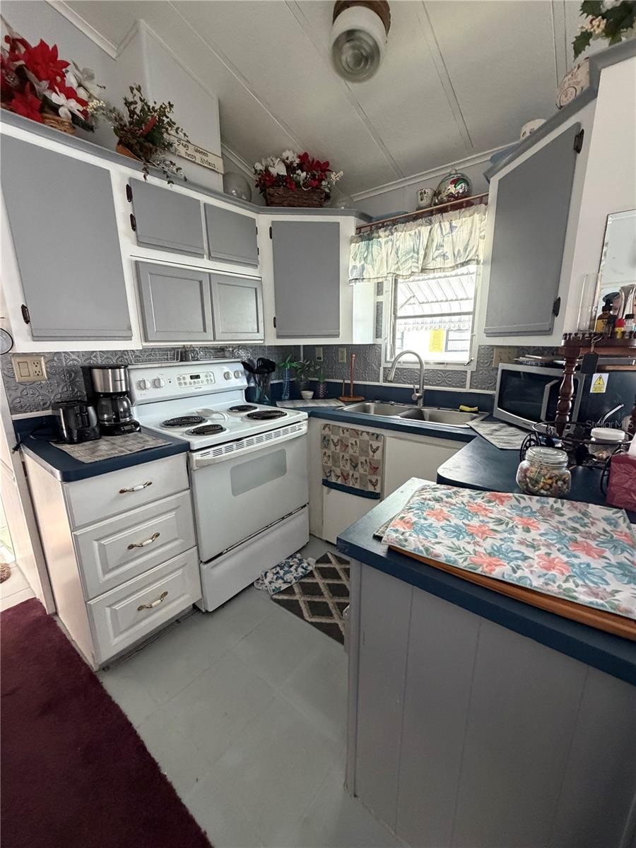 158 BROOKSHIRE DR