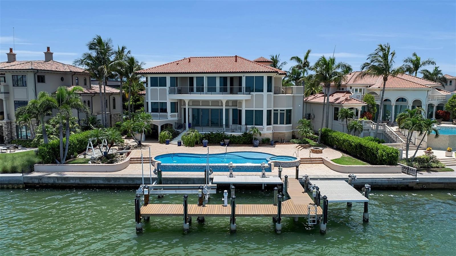 1372 HARBOR DR