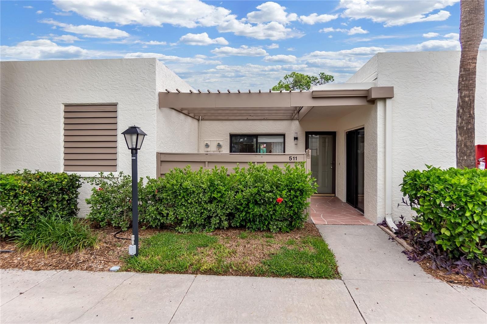511 LAKESIDE DR #511