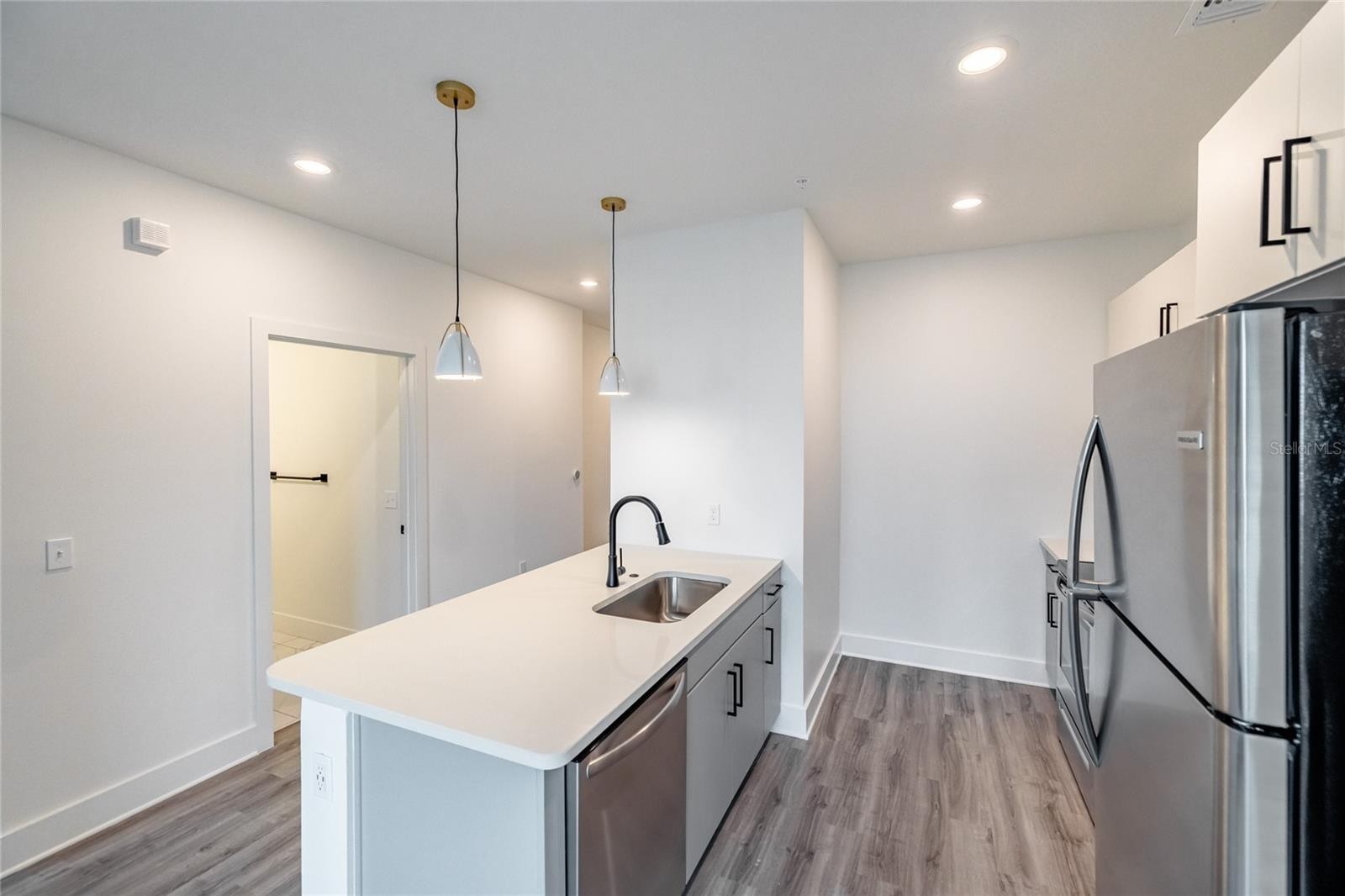 1420 LAKEFRONT DR #2204