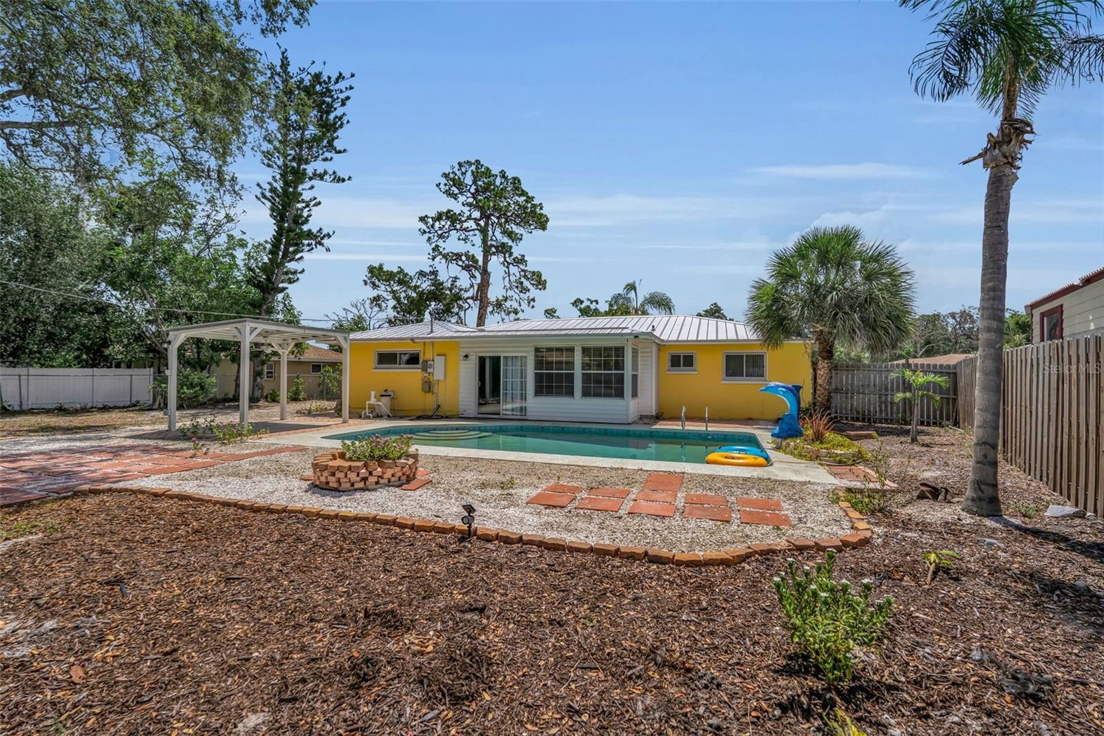 355 MCARTHUR AVE
