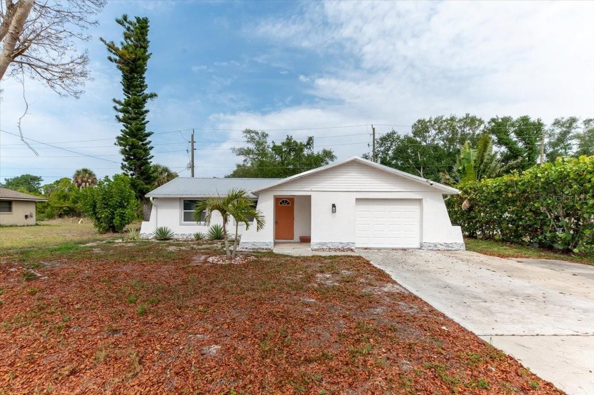 2580 SHAMROCK DR