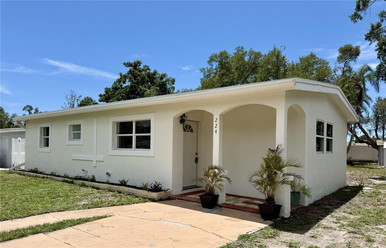 224 W CORNELIUS CIR