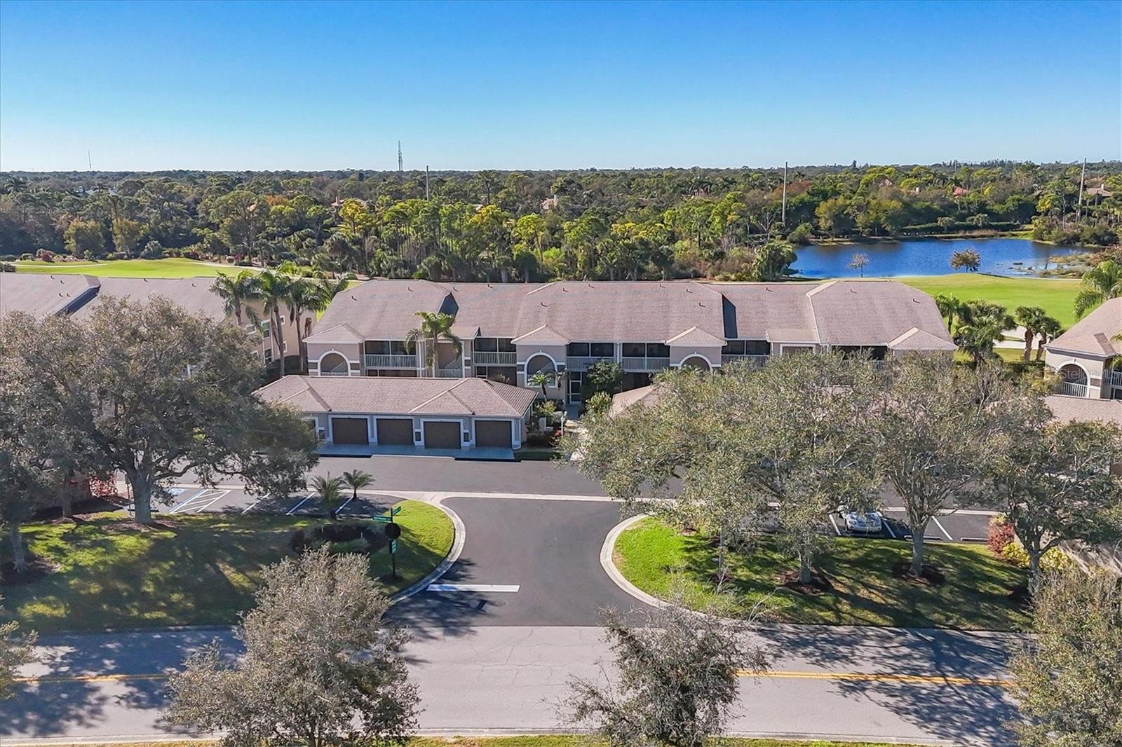 9641 CASTLE POINT DR #1221