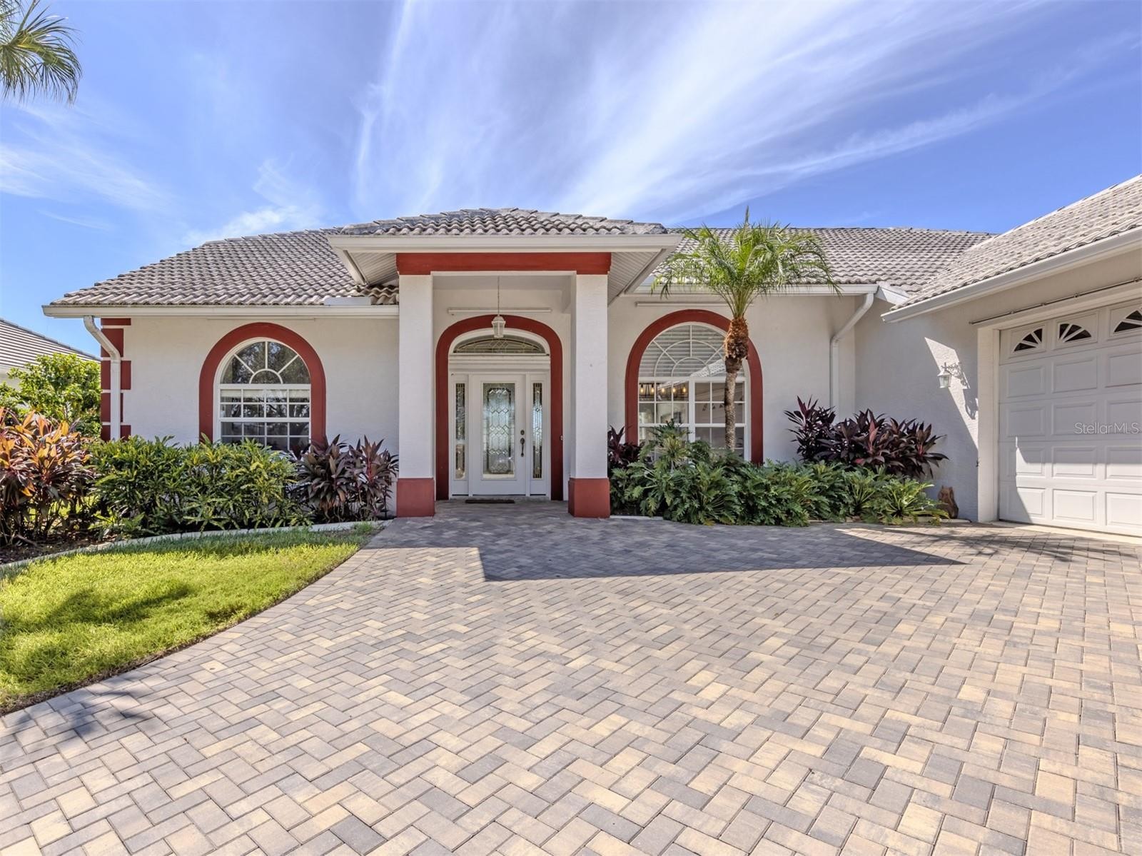 915 BALL DR