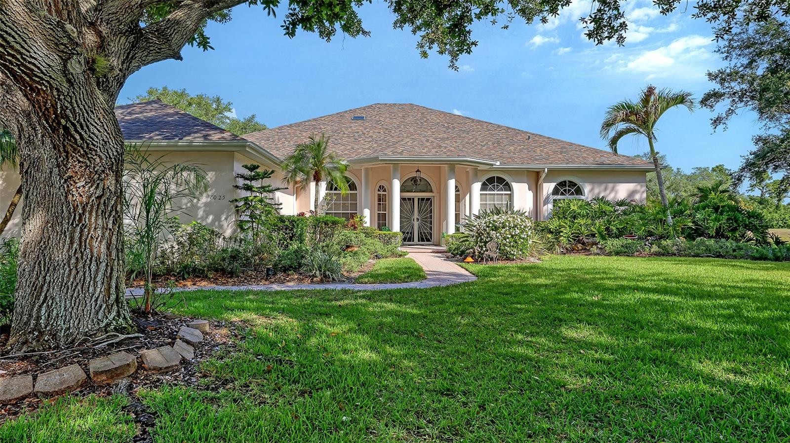7025 N SERENOA DR